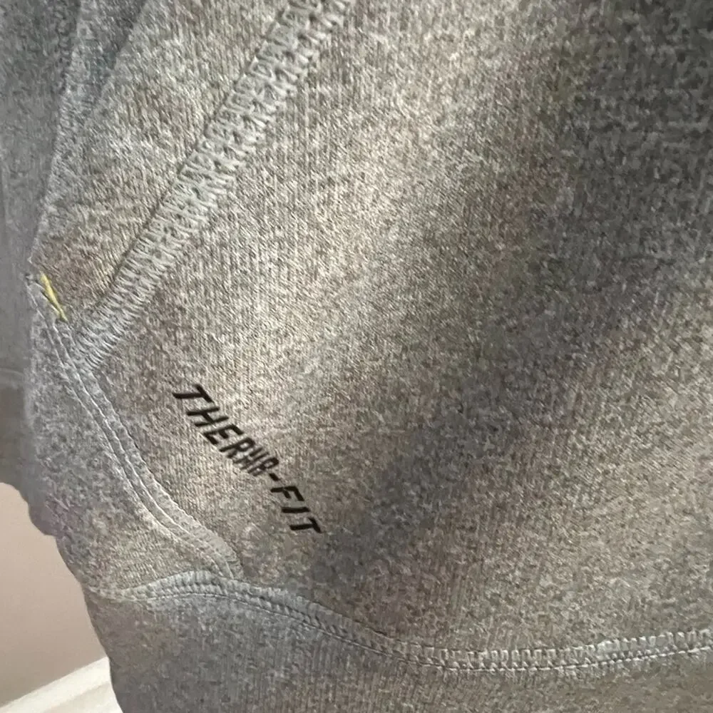 NIKE WOMENS LIVESTRONG “HOODIE” SIZE M WORN ONCE